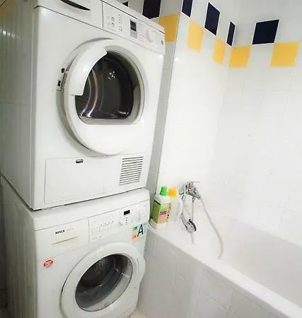 Lovely Studio Near Centre + Free Garage Parking 公寓 *