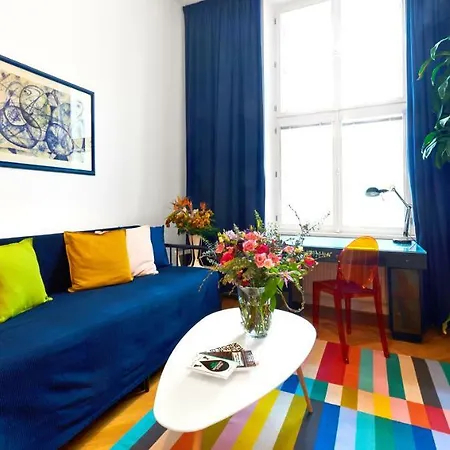 Lovely Studio Near Centre + Free Garage Parking 公寓 *
