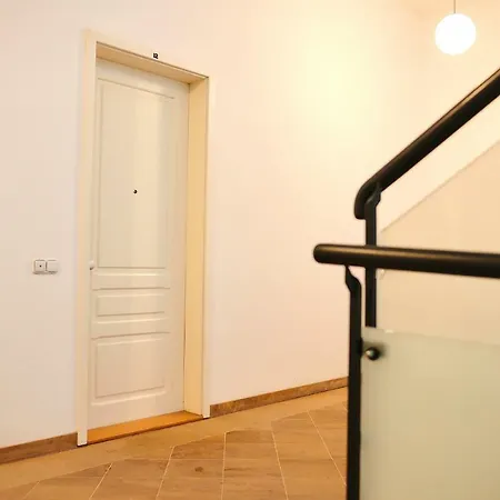 公寓 Lovely Studio Near Centre + Free Garage Parking *
